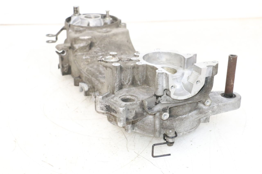 photo de Karter silnika lewy PEUGEOT KISBEE 2T 50 (2010 - 2017) - Zbliżenie techniczne