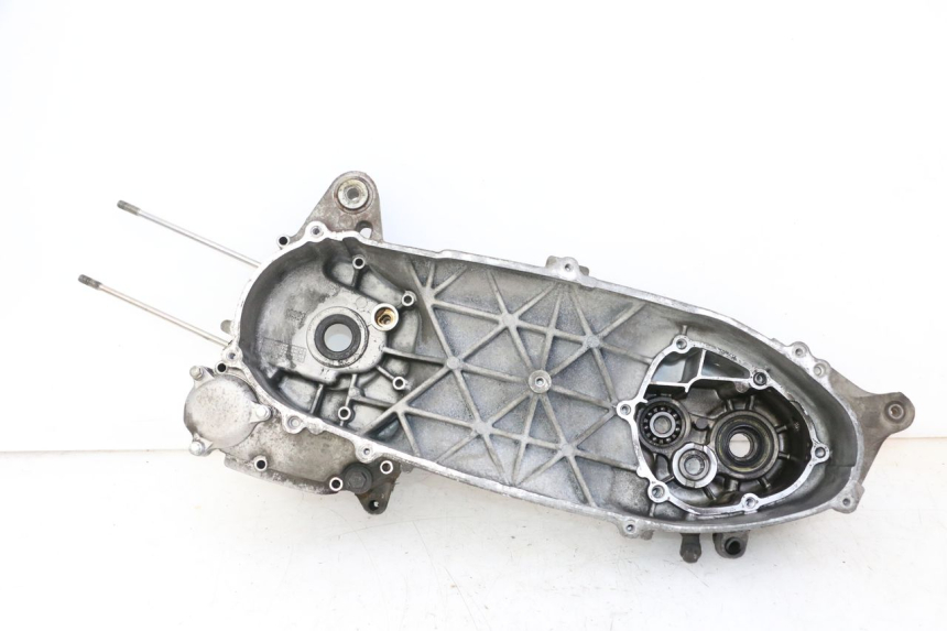 photo de Karter silnika lewy YAMAHA X-MAX XMAX 125 (2010 - 2013) - Zbliżenie komponentów