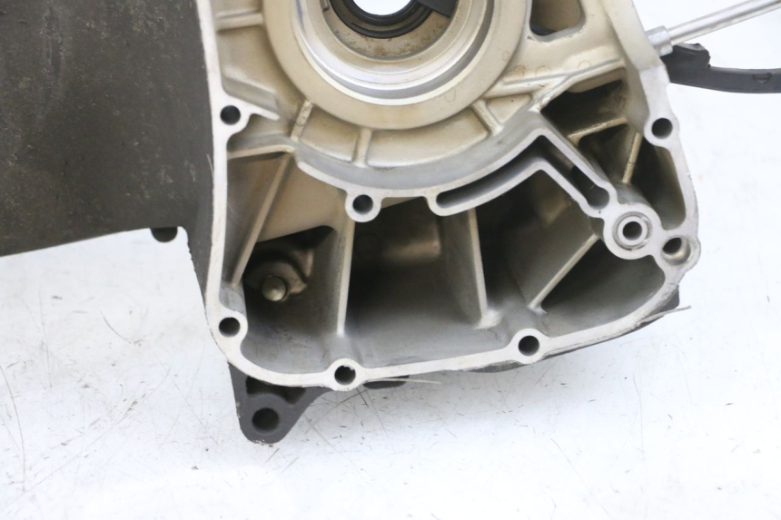 photo de Karter silnika lewy YAMAHA X-MAX XMAX 125 (2010 - 2013) - Zbliżenie techniczne