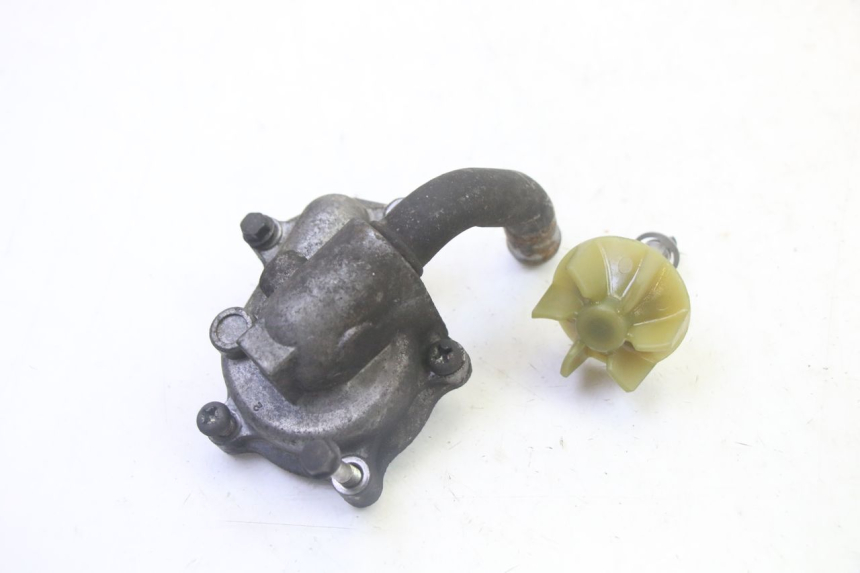 photo de OBUDOWA POMPY WODY SUZUKI BURGMAN 125 (2007 - 2014) - Widok główny