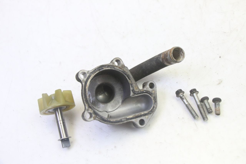 photo de OBUDOWA POMPY WODY SUZUKI BURGMAN 125 (2007 - 2014) - Zoom stanu zużycia