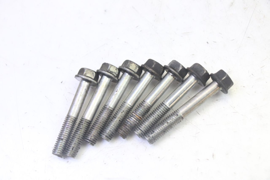 photo de OBUDOWA PRZENIESIENIA NAPĘDU KOŁA HONDA FES S-WING SWING ABS 125 (2007 - 2015) - Zbliżenie techniczne