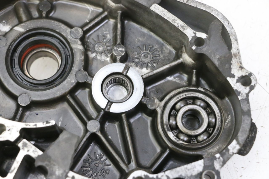 photo de OBUDOWA NAPĘDU KOŁA KYMCO GRAND DINK 125 (2002 - 2007) - Punkty mocowania