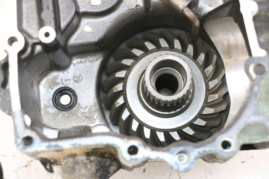 photo de OBUDOWA PRZENIESIENIA NAPĘDU KOŁA KAWASAKI GTR 1000 (1994 - 2004) - Zoom stanu zużycia