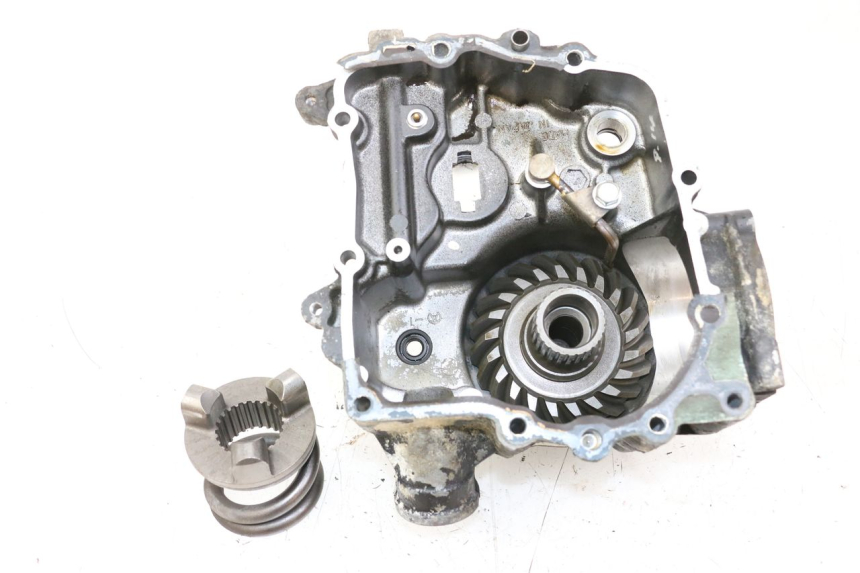 photo de OBUDOWA PRZENIESIENIA NAPĘDU KOŁA KAWASAKI GTR 1000 (1994 - 2004) - Inny kąt widzenia