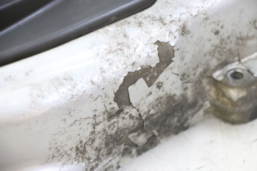 photo de OBUDOWA WARIATORA PEUGEOT SATELIS 125 (2013 - 2018) - Stan powierzchni