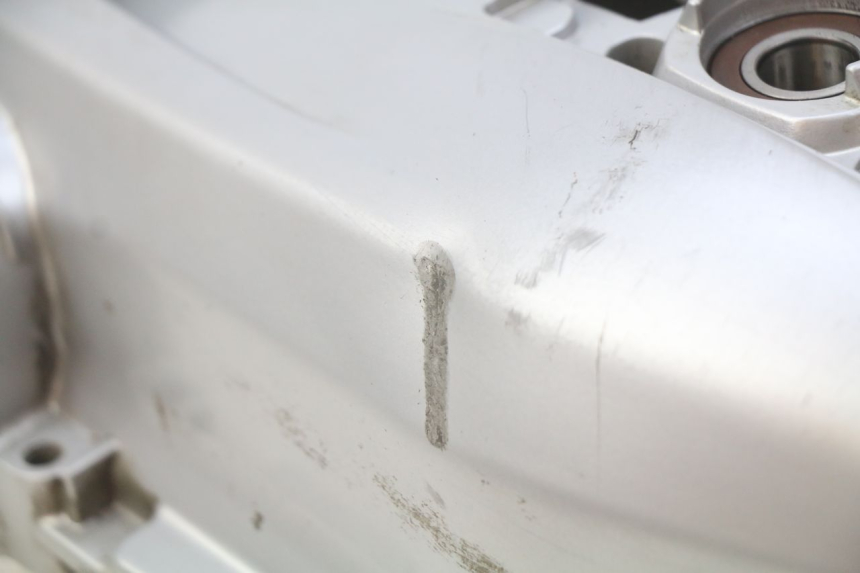 photo de OBUDOWA WARIATORA PIAGGIO VESPA GTS IGET ABS 125 (2017 - 2023) - Stan powierzchni