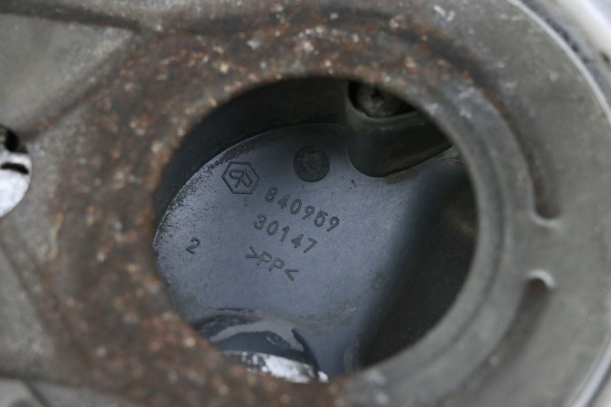 photo de OBUDOWA WARIATORA PIAGGIO X8 125 (2004 - 2007) - Inny kąt widzenia