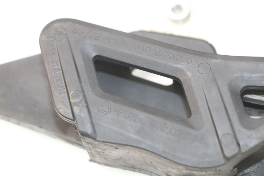 photo de OSŁONA ŁAŃCUCHA HUSQVARNA FC 350 (2019 - 2022) - Inny kąt widzenia