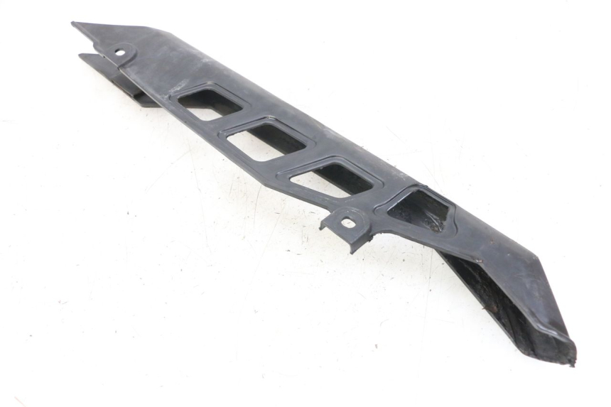 photo de OSŁONA ŁAŃCUCHA HYOSUNG GF 125 (2001 - 2005) - Zbliżenie techniczne