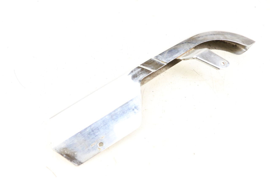 photo de OSŁONA ŁAŃCUCHA SUZUKI GZ MARAUDER 125 (1998 - 2004) - Zbliżenie techniczne