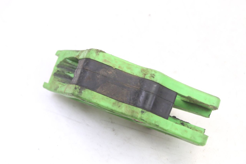 photo de OSŁONA ŁAŃCUCHA KAWASAKI KX F KXF 450 (2009 - 2011) - Zbliżenie techniczne