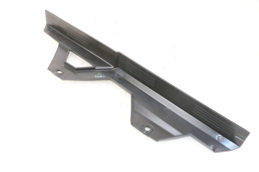 photo de OSŁONA ŁAŃCUCHA ROYAL ENFIELD SCRAM 411 (2022 - 2024) - Zbliżenie techniczne