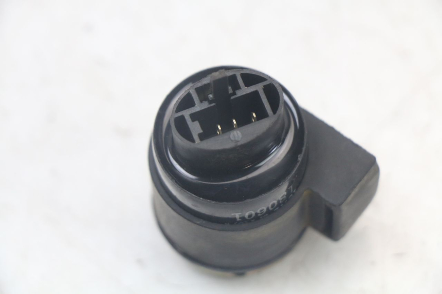 photo de PRZEKAŹNIK KIERUNKOWSKAZU KYMCO AGILITY 4T 50 (2018 - 2022) - Zbliżenie techniczne