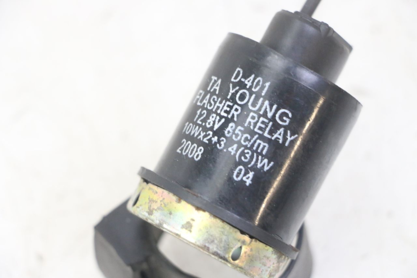 photo de PRZERYWACZ KIERUNKOWSKAZÓW KYMCO AGILITY 4T 50 (2005 - 2018) - Inny kąt widzenia