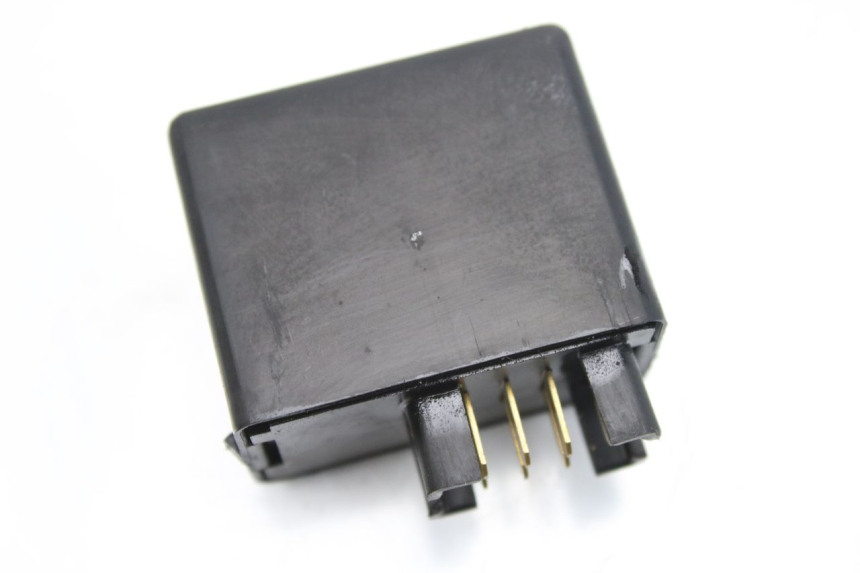 photo de PRZERYWACZ KIERUNKOWSKAZÓW SUZUKI AN BURGMAN 400 (2006 - 2010) - Szczegół części