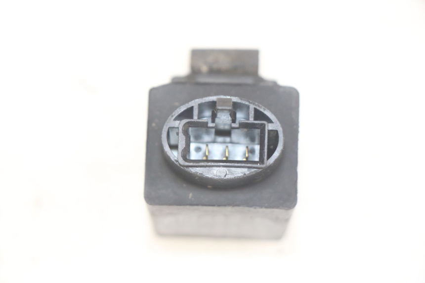 photo de PRZERYWACZ KIERUNKOWSKAZÓW HONDA CBR F SC25 1000 (1989 - 1992) - Zoom stanu zużycia