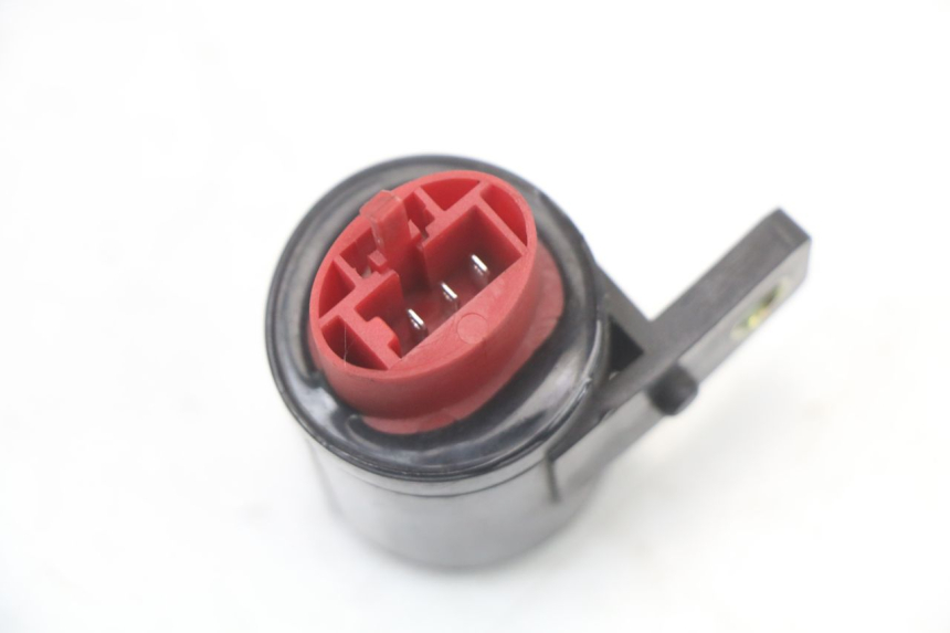 photo de PRZERYWACZ KIERUNKOWSKAZÓW KYMCO DINK STREET 125 (2009 - 2014) - Zoom stanu zużycia