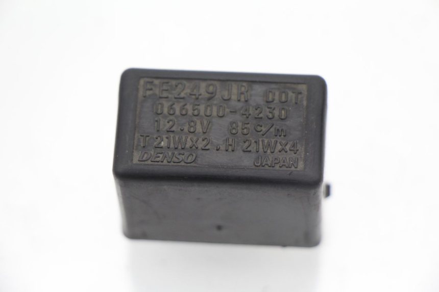 photo de PRZEKAŹNIK KIERUNKOWSKAZU SUZUKI GSF N BANDIT 600 (2000 - 2004) - Szczegół części