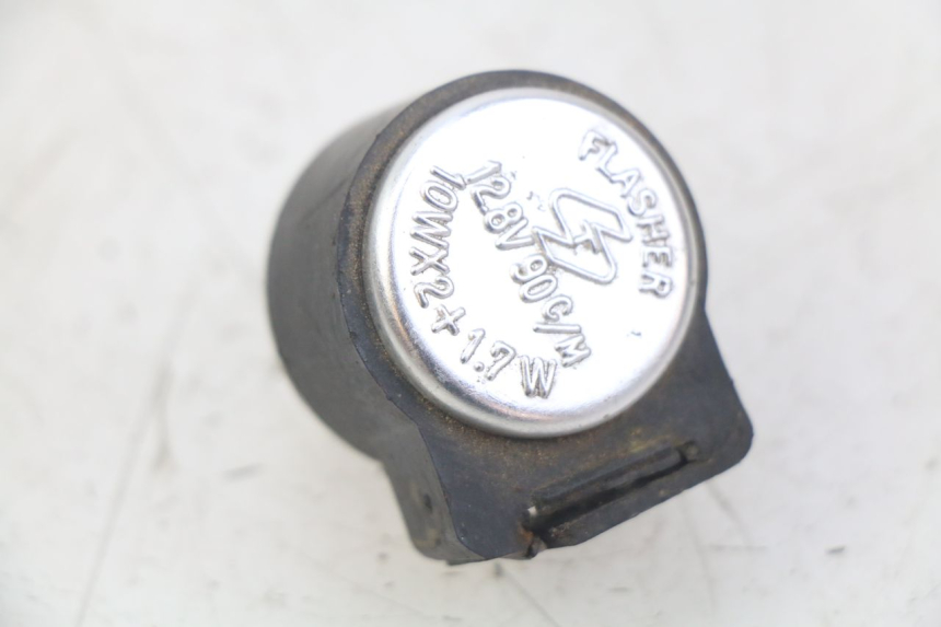 photo de PRZEKAŹNIK KIERUNKOWSKAZU SUZUKI GSX-F GSX  F 1100 (1988 - 1994) - Widok główny