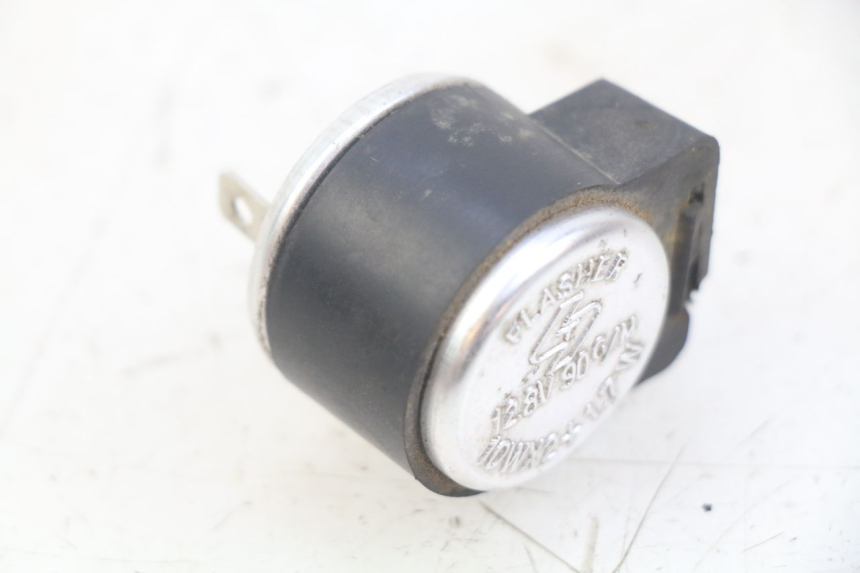 photo de PRZEKAŹNIK KIERUNKOWSKAZU SUZUKI GSX-F GSX  F 1100 (1988 - 1994) - Szczegół części