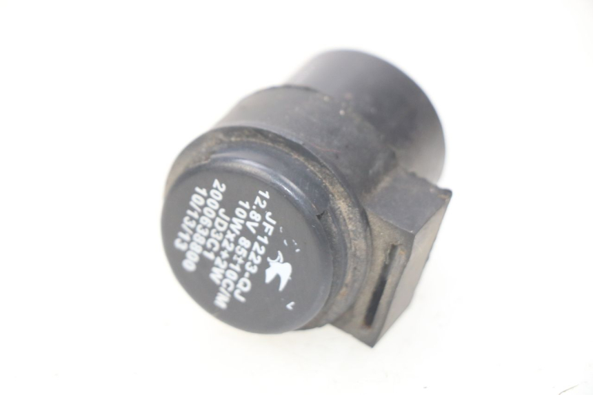 photo de PRZERYWACZ KIERUNKOWSKAZÓW PEUGEOT KISBEE 2T 50 (2010 - 2017) - Widok główny