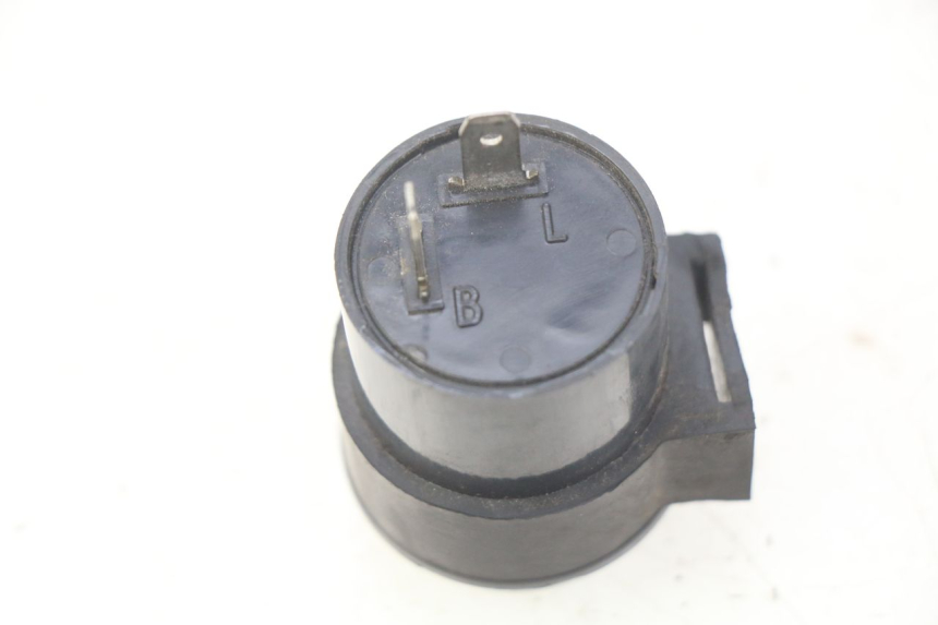 photo de PRZERYWACZ KIERUNKOWSKAZÓW PEUGEOT KISBEE 2T 50 (2010 - 2017) - Zoom stanu zużycia