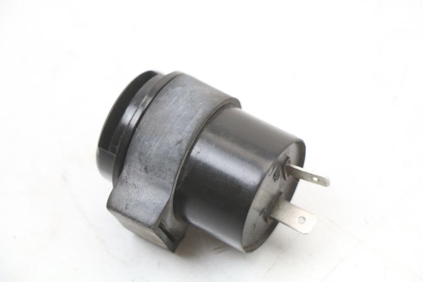 photo de PRZERYWACZ KIERUNKOWSKAZÓW PEUGEOT KISBEE 4T 50 (2018 - 2022) - Zoom stanu zużycia