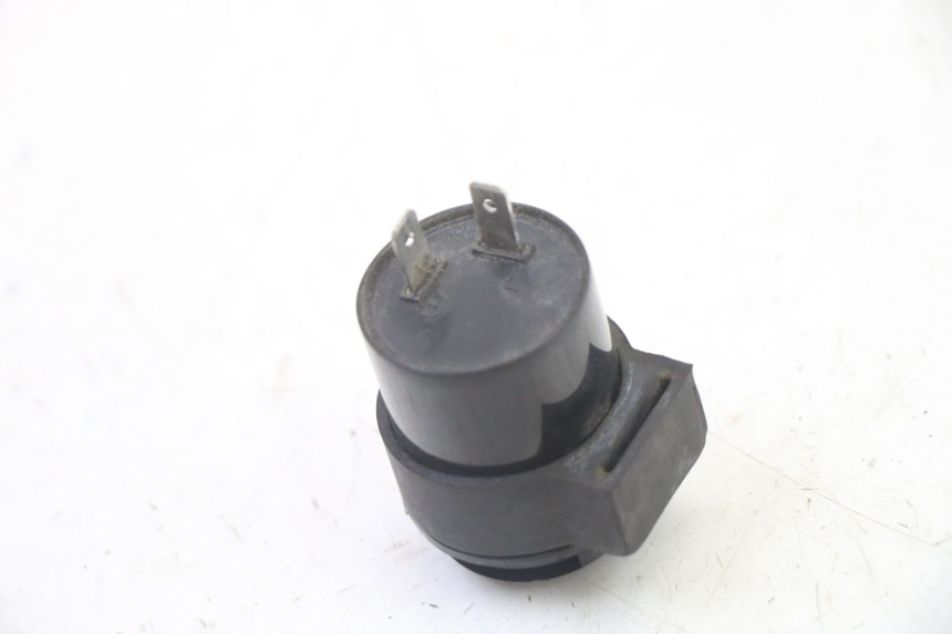 photo de PRZERYWACZ KIERUNKOWSKAZÓW PEUGEOT KISBEE 4T 50 (2018 - 2022) - Zoom stanu zużycia