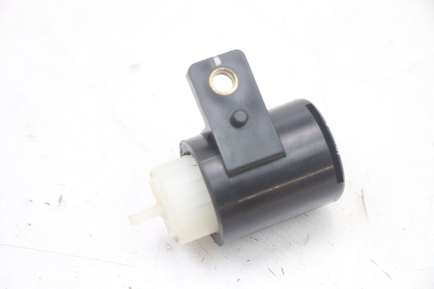 photo de PRZEKAŹNIK KIERUNKOWSKAZU KYMCO PEOPLE S 125 (2000 - 2008) - Zoom stanu zużycia