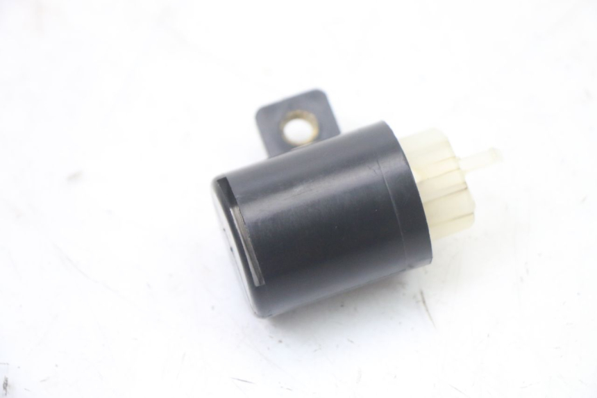 photo de PRZEKAŹNIK KIERUNKOWSKAZU KYMCO PEOPLE S 125 (2000 - 2008) - Inny kąt widzenia