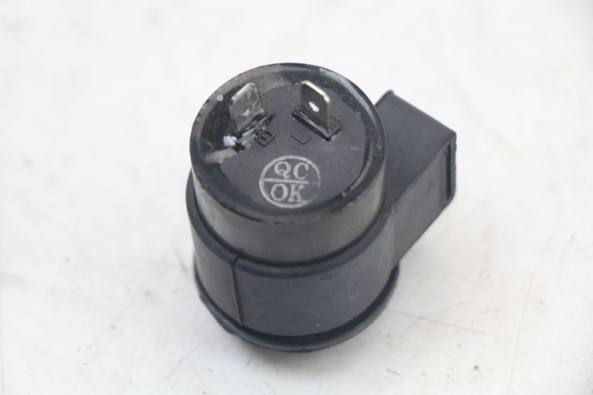 photo de PRZEKAŹNIK KIERUNKOWSKAZU SYM MIO 50 (2011 - 2017) - Zbliżenie techniczne