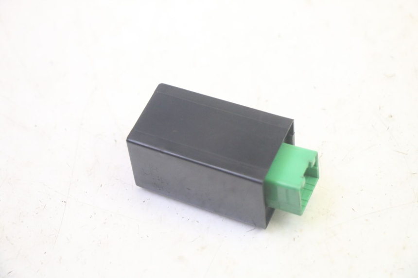 photo de PRZERYWACZ KIERUNKOWSKAZÓW PIAGGIO MP3 LT 400 (2007 - 2012) - Zoom stanu zużycia