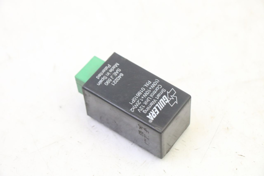 photo de PRZERYWACZ KIERUNKOWSKAZÓW PIAGGIO MP3 RL 250 (2006 - 2010) - Szczegół części