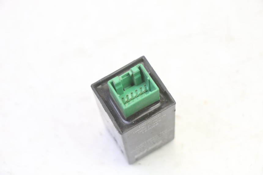 photo de PRZERYWACZ KIERUNKOWSKAZÓW PIAGGIO MP3 RL 250 (2006 - 2010) - Zoom stanu zużycia