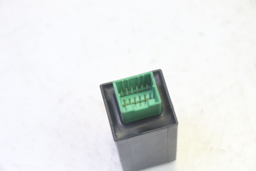 photo de PRZERYWACZ KIERUNKOWSKAZÓW PIAGGIO MP3 RL 250 (2006 - 2010) - Zoom stanu zużycia