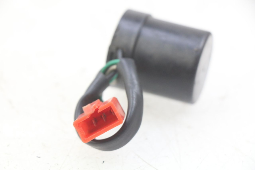 photo de PRZEKAŹNIK KIERUNKOWSKAZU SELECT UP OCTALIS 125 (2007 - 2012) - Zoom stanu zużycia