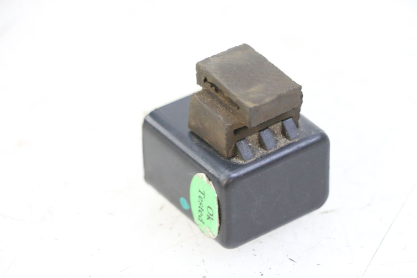 photo de PRZERYWACZ KIERUNKOWSKAZÓW PIAGGIO ZIP 4T 50 (2018 - 2020) - Szczegół części