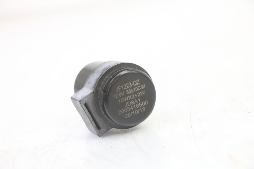 photo de PRZEKAŹNIK KIERUNKOWSKAZU PEUGEOT STREETZONE I 2T 50 (2018 - 2020) - Zoom stanu zużycia