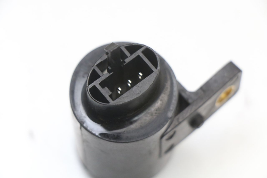 photo de PRZEKAŹNIK KIERUNKOWSKAZU KYMCO SUPER 8 4T 50 (2021 - 2024) - Zbliżenie techniczne