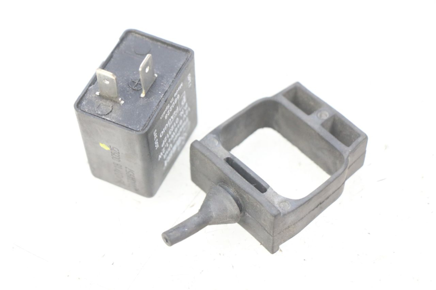 photo de PRZEKAŹNIK KIERUNKOWSKAZU PIAGGIO VESPA GTS IGET ABS 125 (2017 - 2023) - Szczegół części