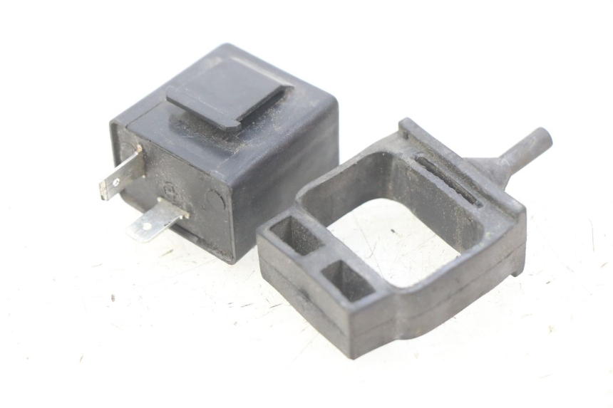 photo de PRZEKAŹNIK KIERUNKOWSKAZU PIAGGIO VESPA GTS IGET ABS 125 (2017 - 2023) - Zoom stanu zużycia