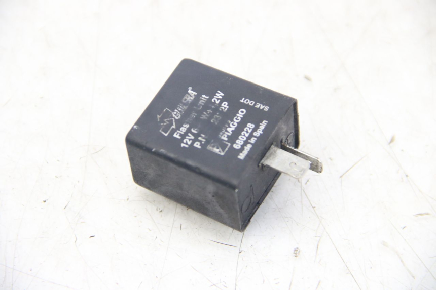 photo de PRZEKAŹNIK KIERUNKOWSKAZU PIAGGIO VESPA SPRINT 2T 50 (2014 - 2018) - Szczegół części