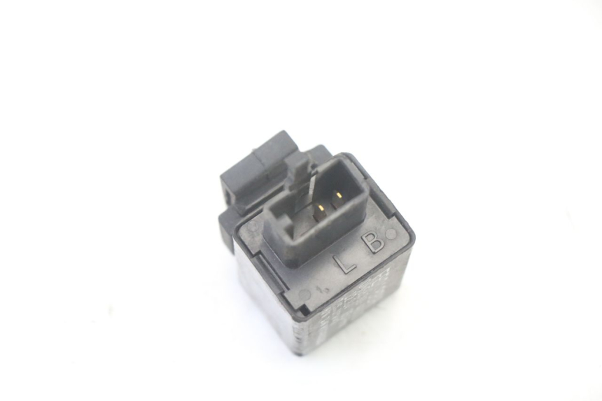 photo de PRZEKAŹNIK KIERUNKOWSKAZU YAMAHA X-MAX XMAX 125 (2010 - 2013) - Inny kąt widzenia