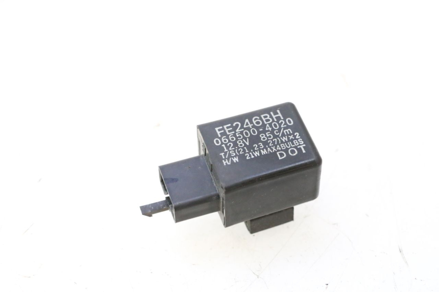 photo de CENTRALA KIERUNKOWSKAZÓW YAMAHA XP T-MAX ABS 500 (2005 - 2005) - Widok główny