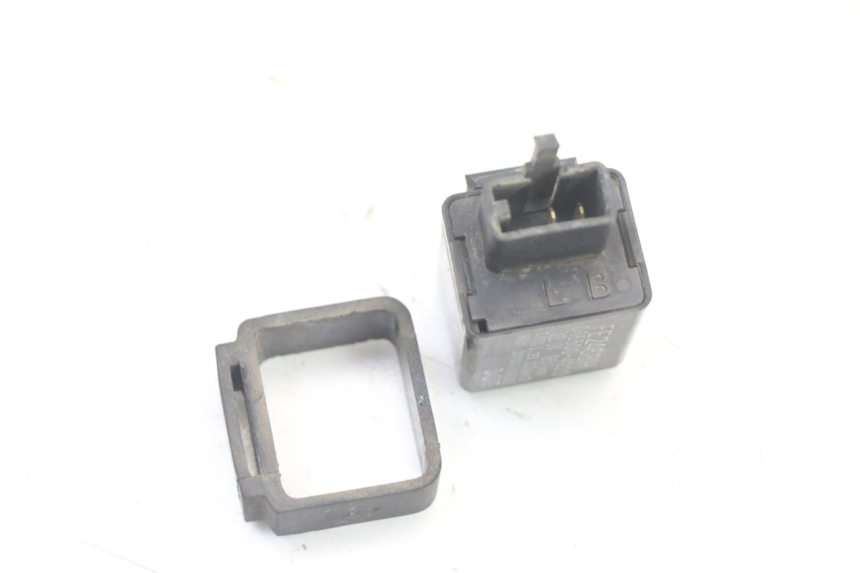 photo de PRZEKAŹNIK KIERUNKOWSKAZU YAMAHA FZS FAZER 600 (2001 - 2003) - Zoom stanu zużycia