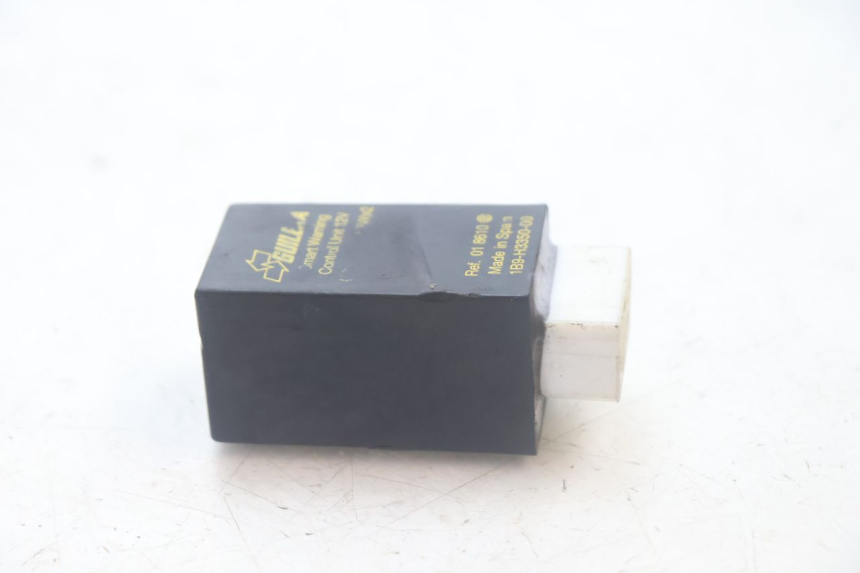 photo de PRZEKAŹNIK KIERUNKOWSKAZU YAMAHA YP MAJESTY 125 (2002 - 2006) - Zoom stanu zużycia