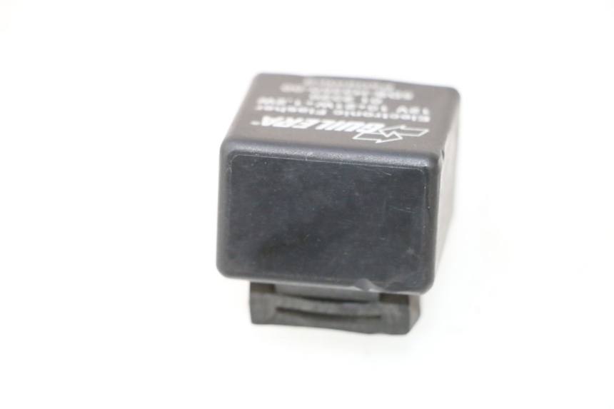 photo de PRZEKAŹNIK KIERUNKOWSKAZU YAMAHA YP MAJESTY 125 (1998 - 2001) - Inny kąt widzenia