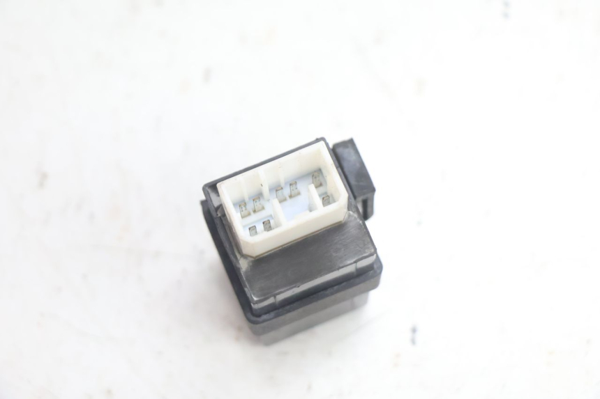 photo de PRZEKAŹNIK KIERUNKOWSKAZU YAMAHA YP MAJESTY 125 (2002 - 2006) - Inny kąt widzenia