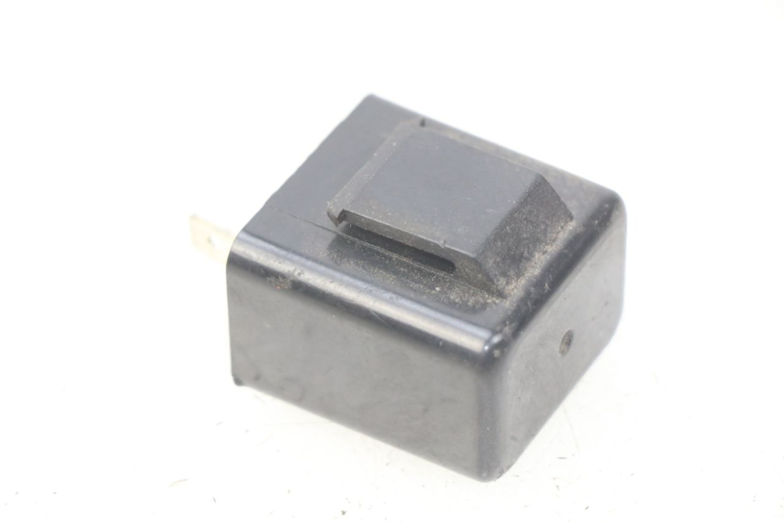 photo de PRZERYWACZ KIERUNKOWSKAZÓW PIAGGIO ZIP 4T 50 (2018 - 2020) - Szczegół części